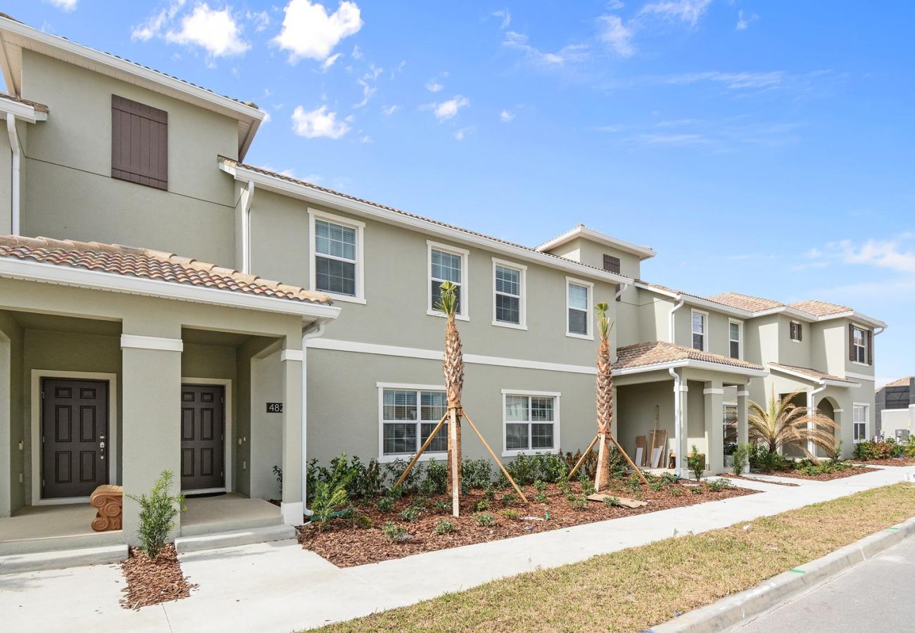 Casa adosada en Kissimmee - Modern Townhouse 4Bed/3Bath/Pool/5Min Disney