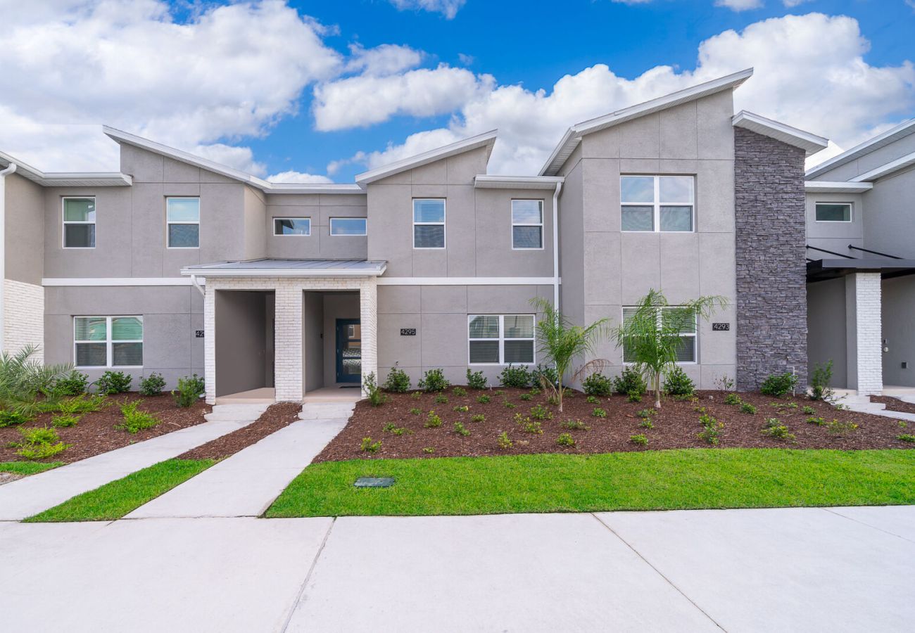 Townhouse in Kissimmee - Amazing Townhouse 4Bed/3Bath/Pool/5Min Disney