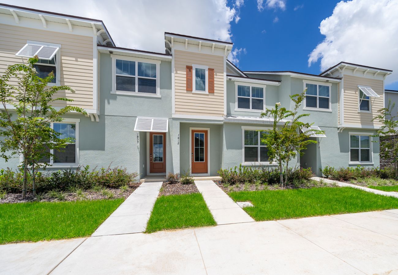 Townhouse in Kissimmee - Sweet Townhouse 4Beds/4Baths/Pool/18Min Disney