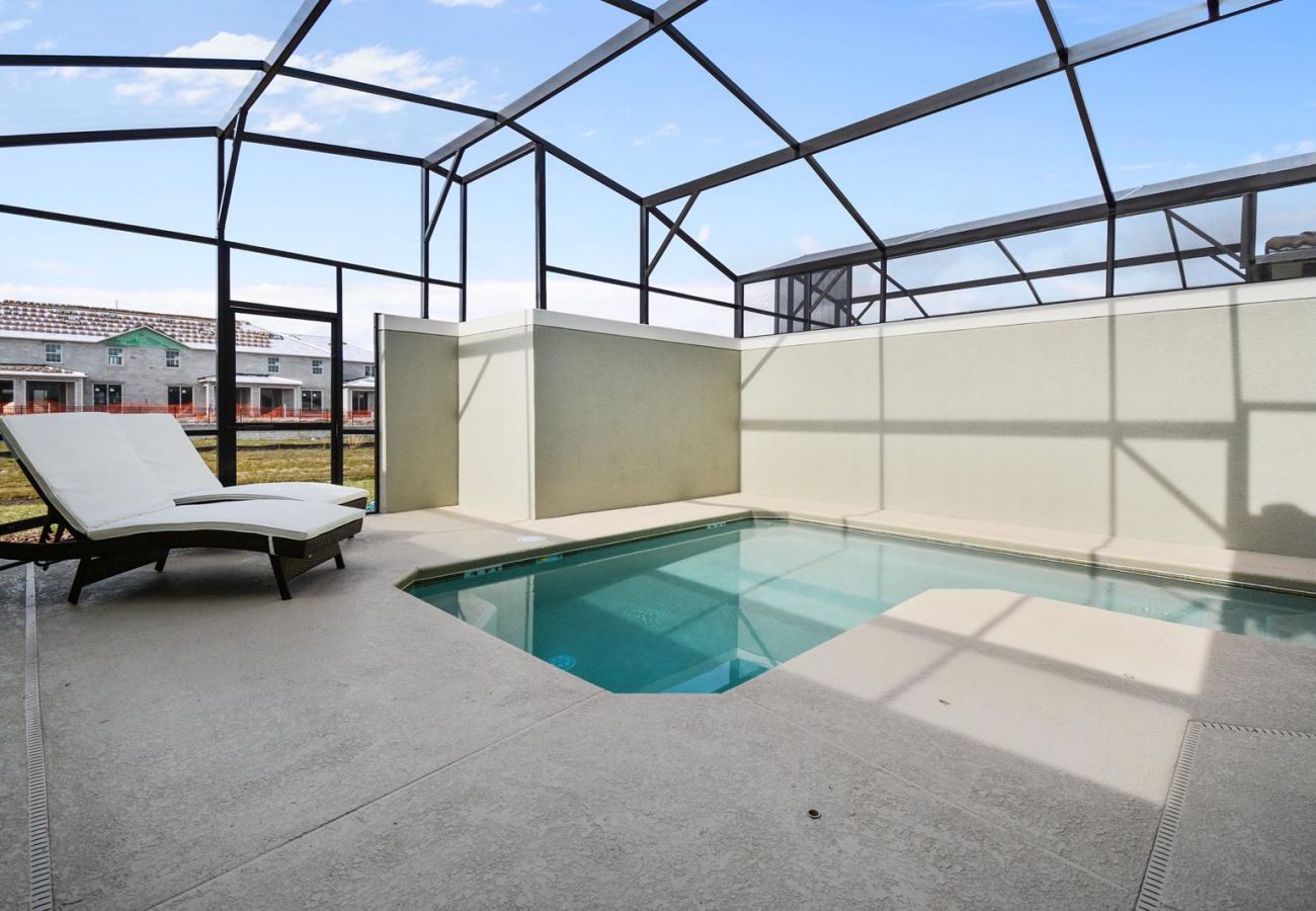 Townhouse in Kissimmee - Modern Townhouse 4Bed/3Bath/Pool/5Min Disney