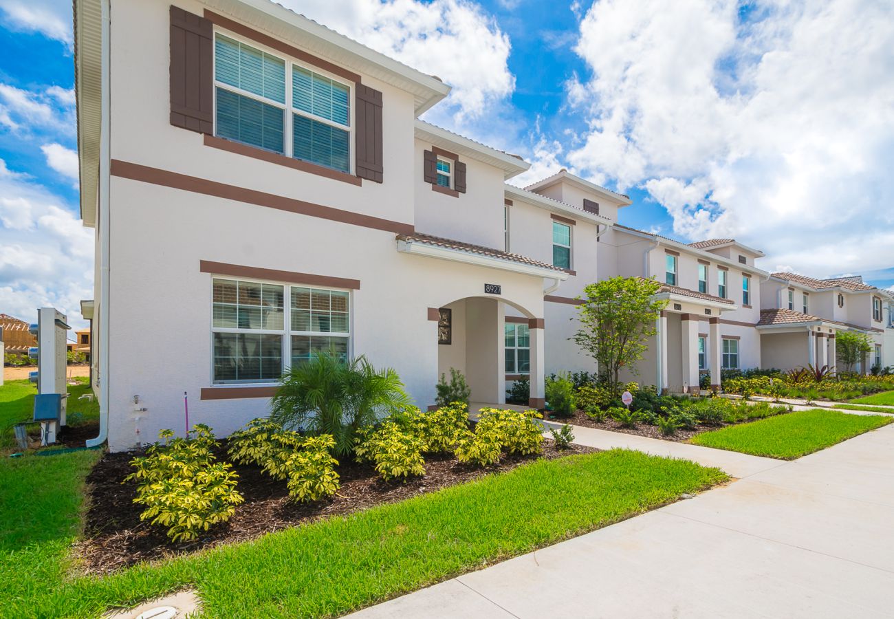 Townhouse in Davenport - Charming Townhouse 5Beds/3Baths/Pool/18 Min Disney